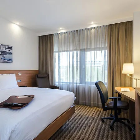 Hotel Hampton By Hilton Arena Boulevard 3*