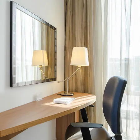 Hotel Hampton By Hilton Arena Boulevard 3*