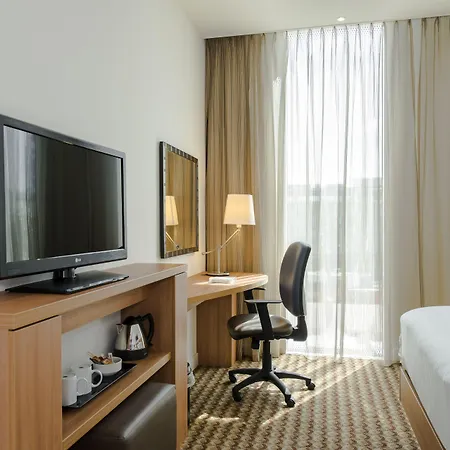 Hotel Hampton By Hilton Arena Boulevard 3*