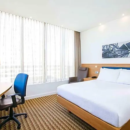 Hotel Hampton By Hilton Arena Boulevard 3*