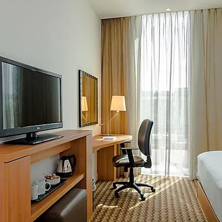 Hampton By Hilton Arena Boulevard Hotel 3*