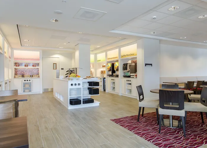 Hampton By Hilton Arena Boulevard Hotel